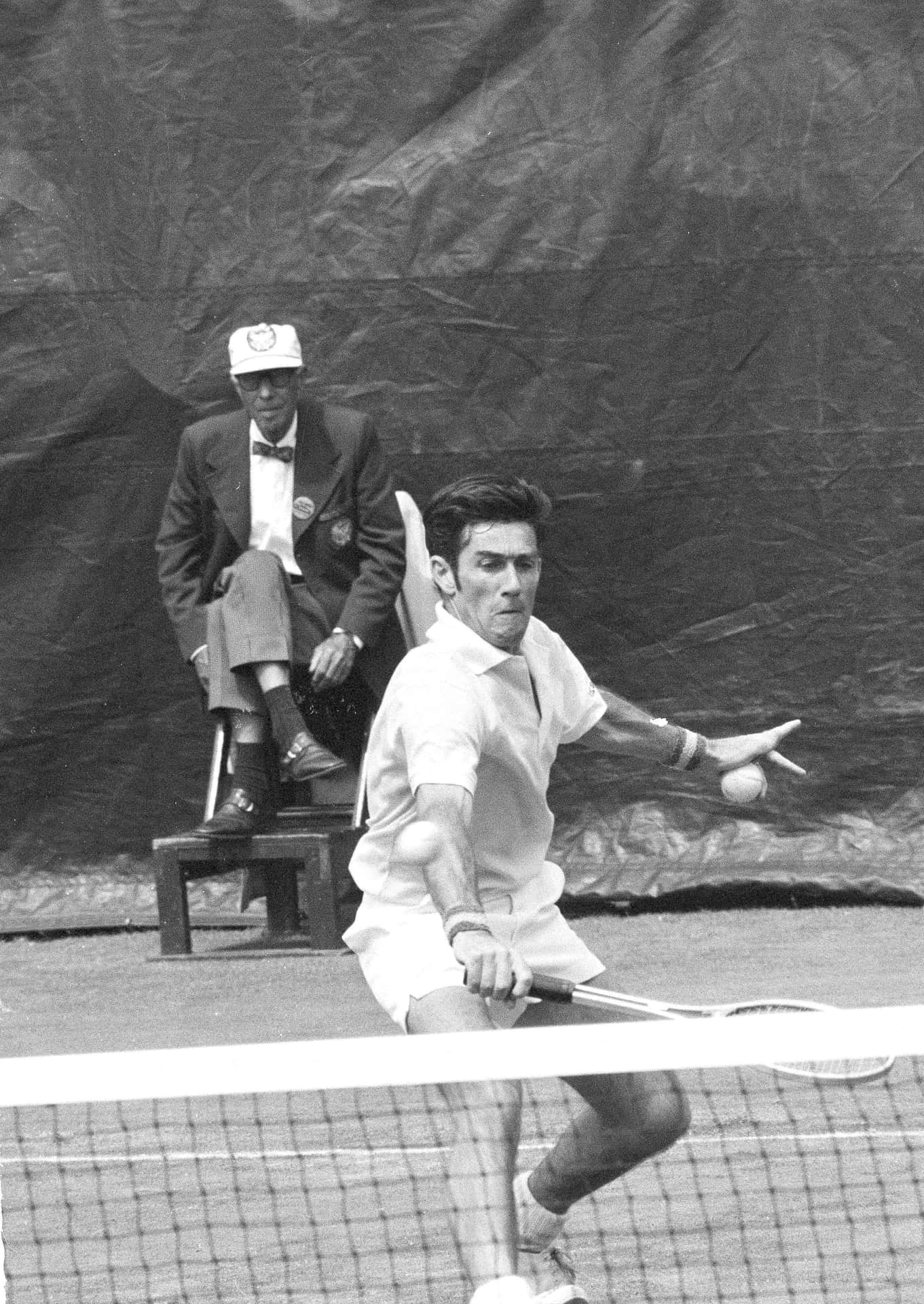 Juegode Tenis De Ken Rosewall En Fotografía En Blanco Y Negro. Fondo de pantalla