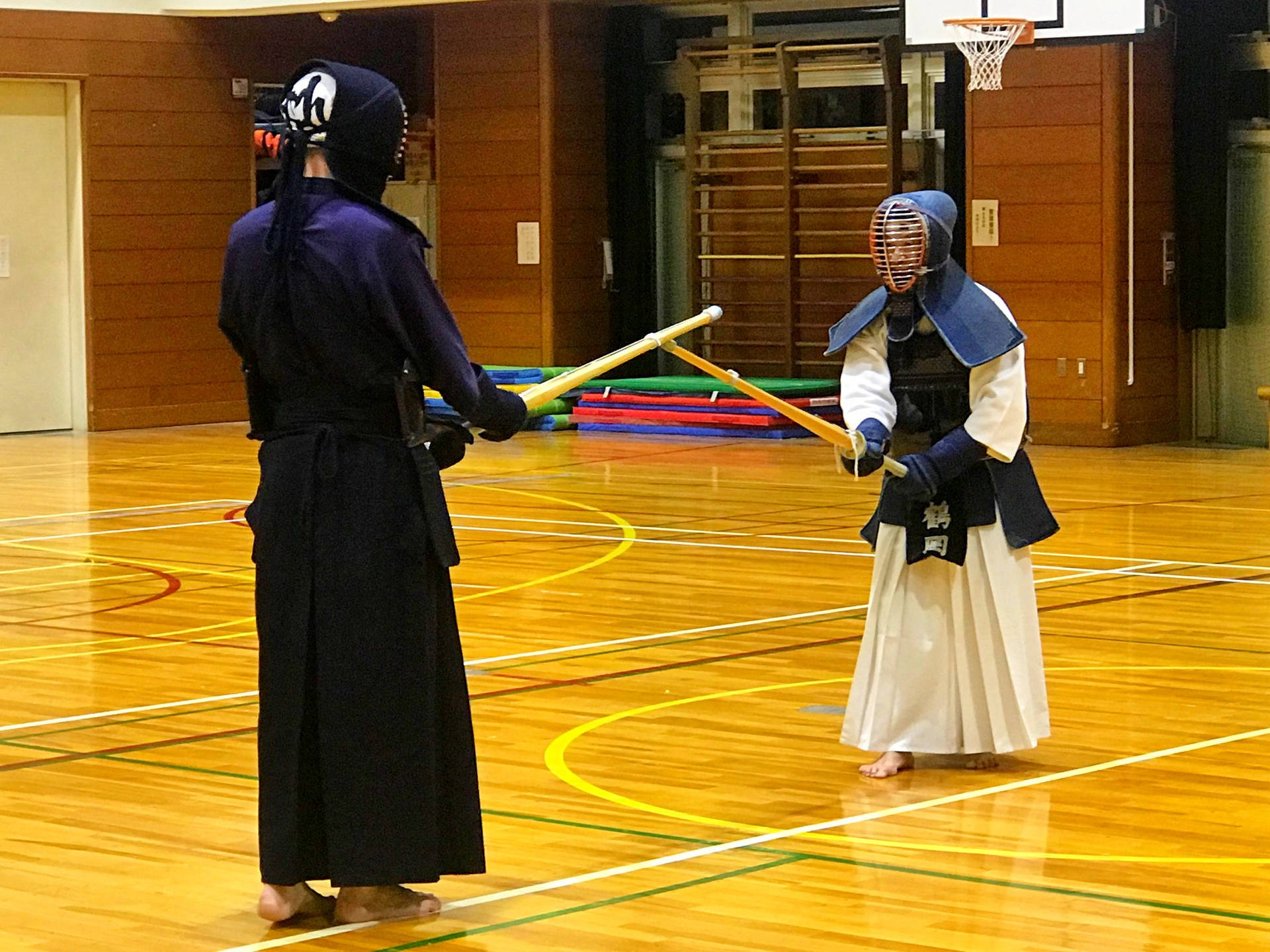 Kendokakenji Inukai Y El Sensei Tsuruoka Practicando Kendo. Fondo de pantalla