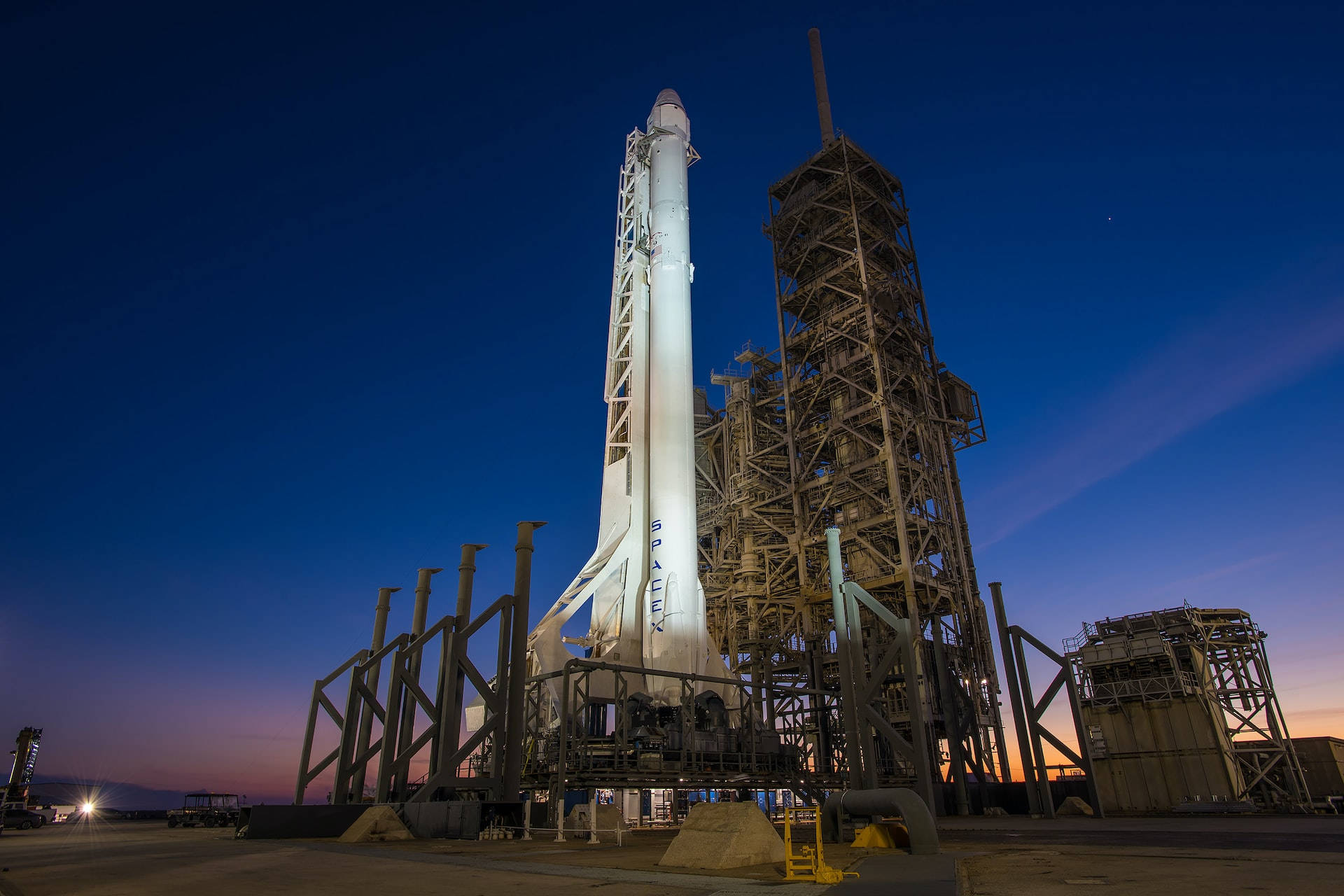 Kennedyspace Center Spacex Falcon 9 Wallpaper
