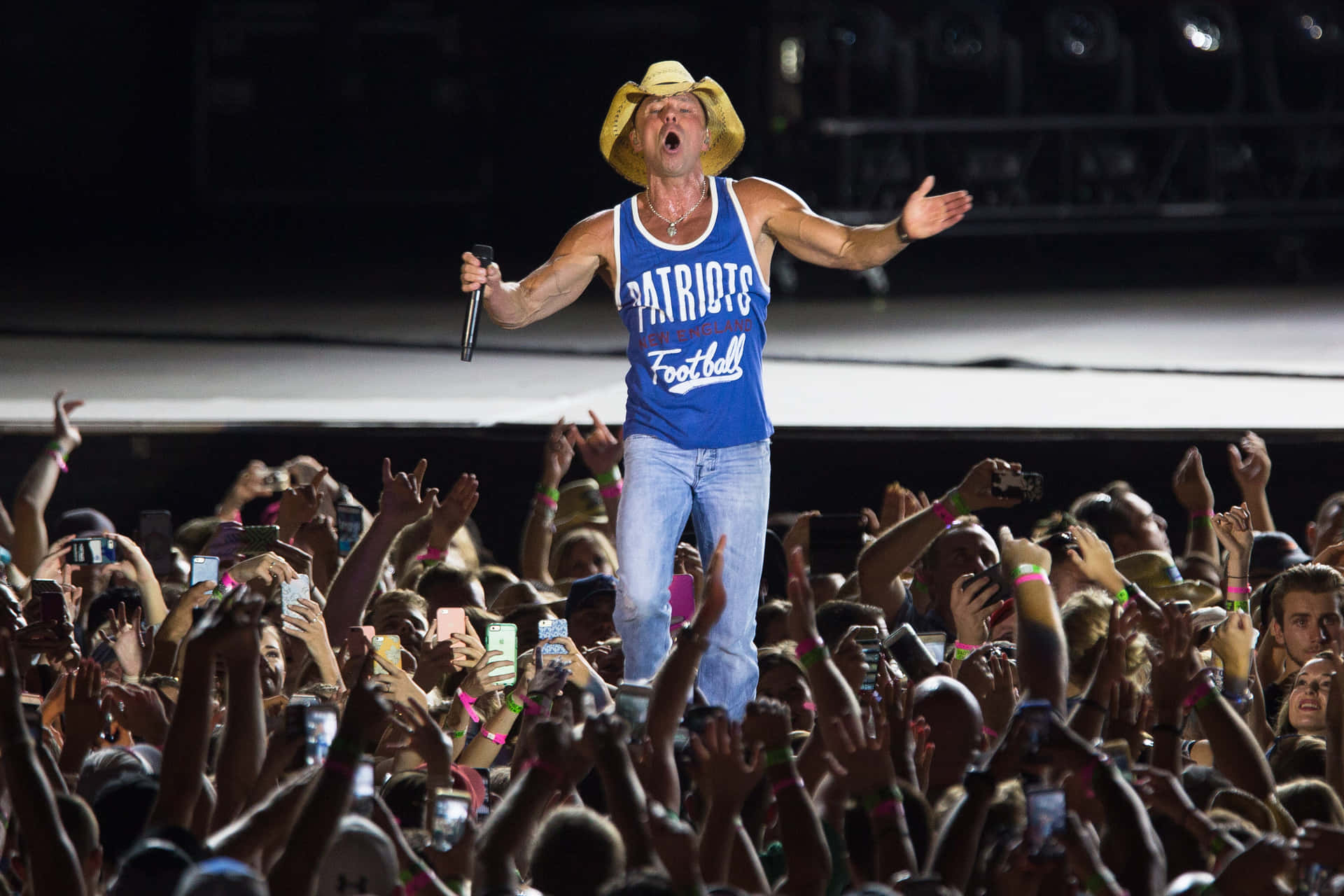 Kenny Chesney Concert Performance Wallpaper