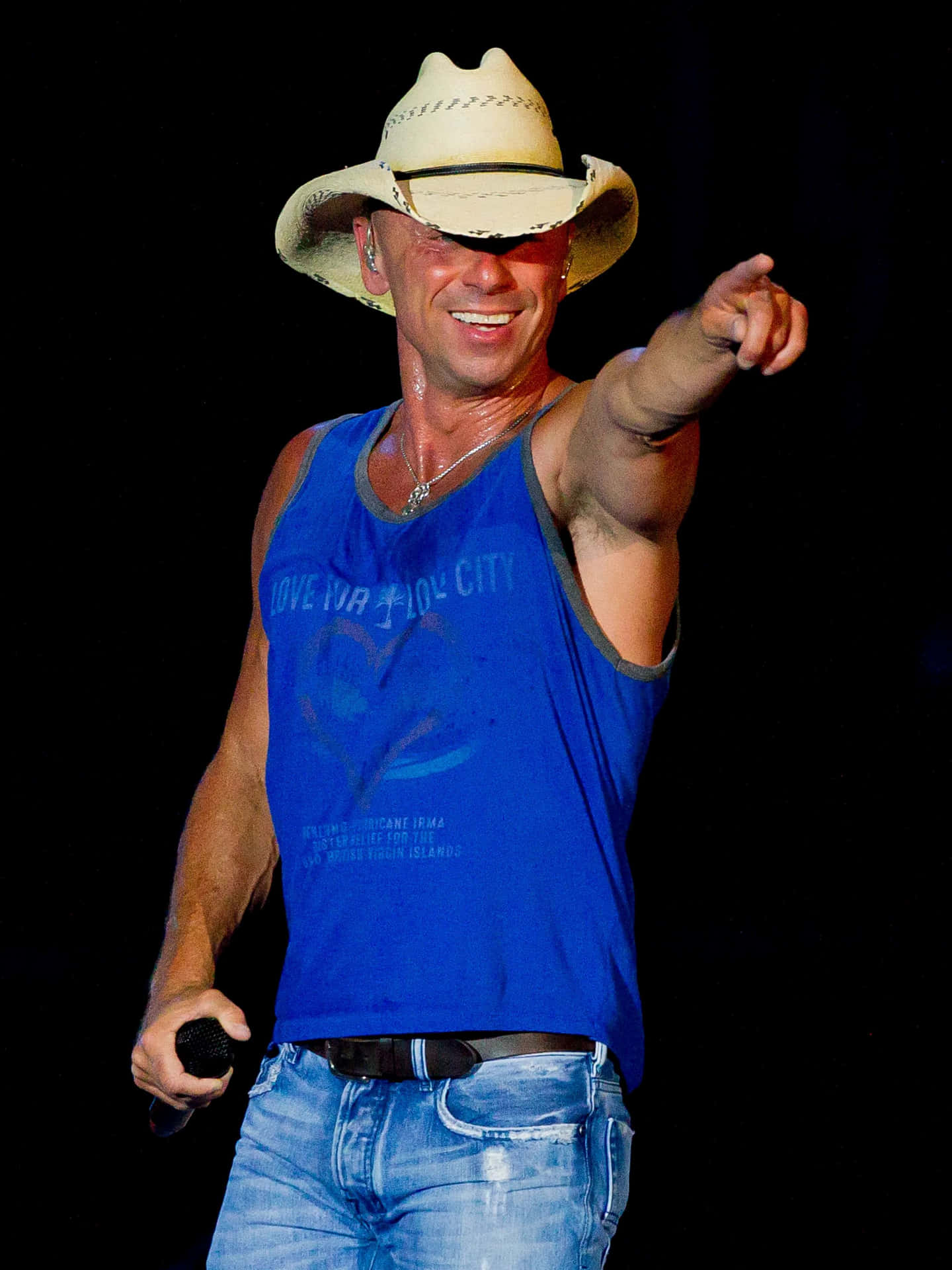 Kenny Chesney Performingon Stage Wallpaper