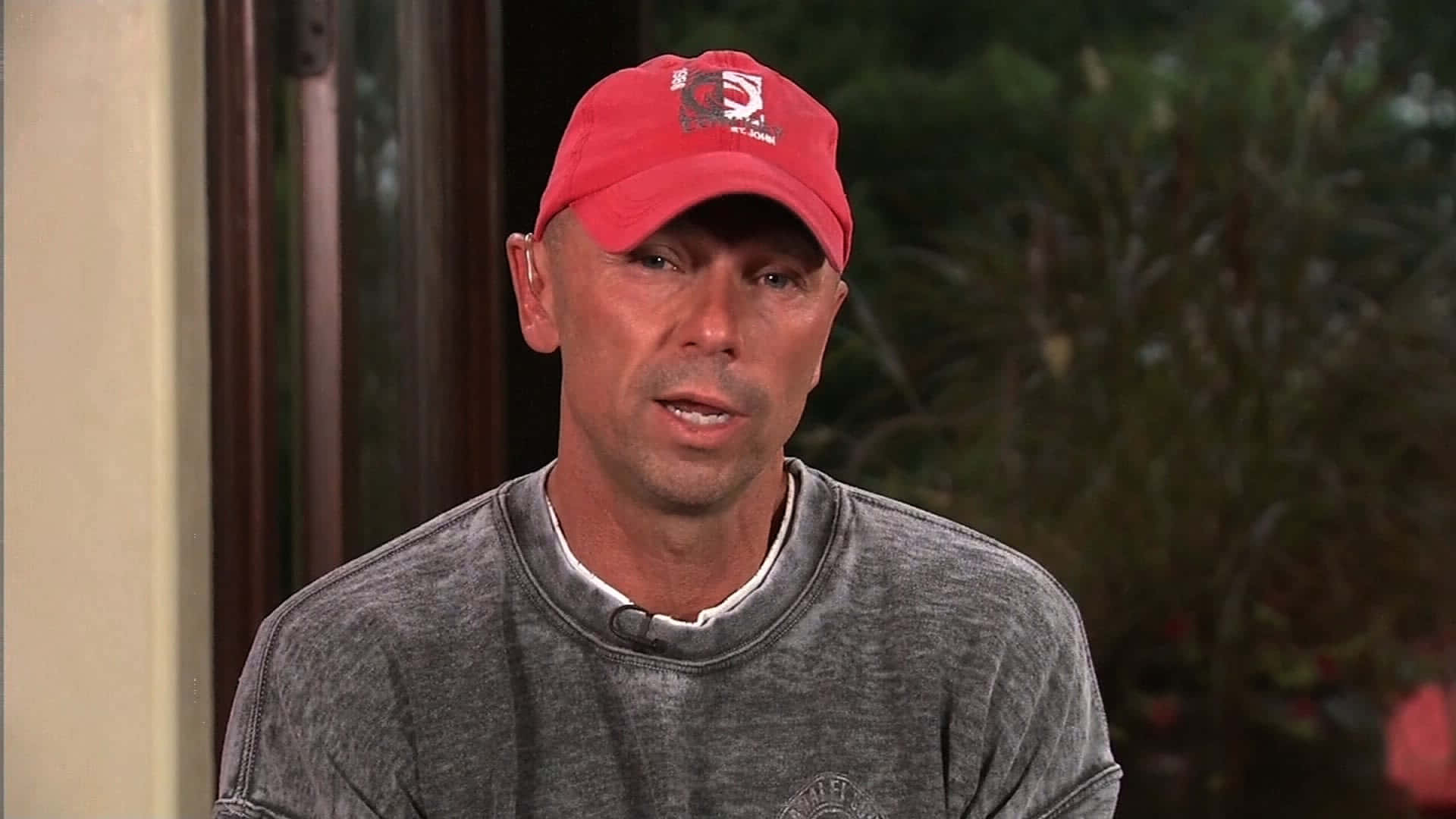 Kenny Chesney Red Cap Interview Wallpaper