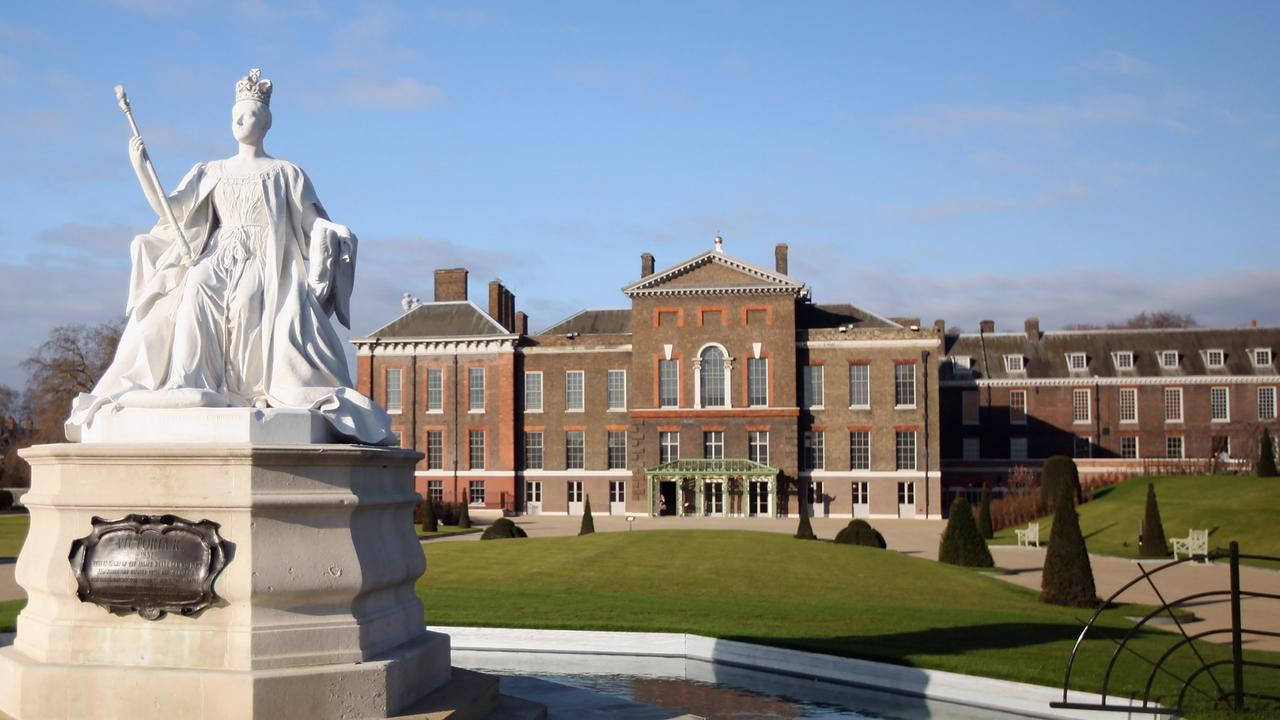 Kensington Palace Behind Statue Picture