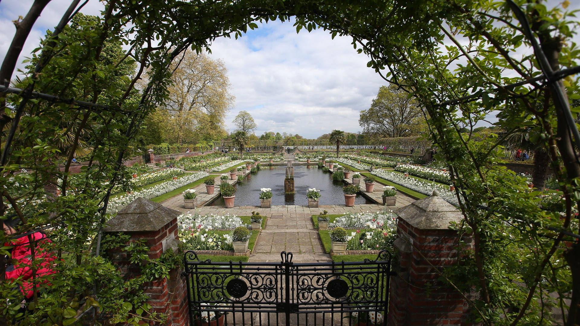 Kensington Palace Garden Arch Entrance Picture