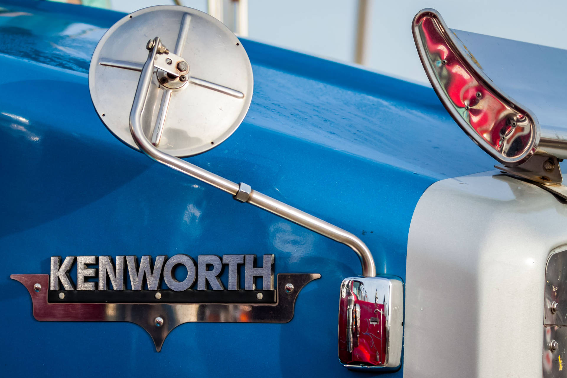 Logo Kenworth Sul Camion Blu Sfondo