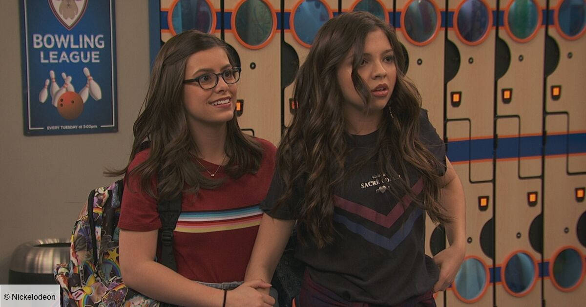 Download Kenzie Holding Babe Game Shakers Wallpaper