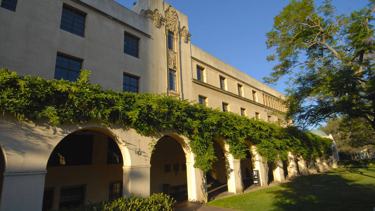 Kerckhoff Laboratorier med buske på Caltech Campus Wallpaper