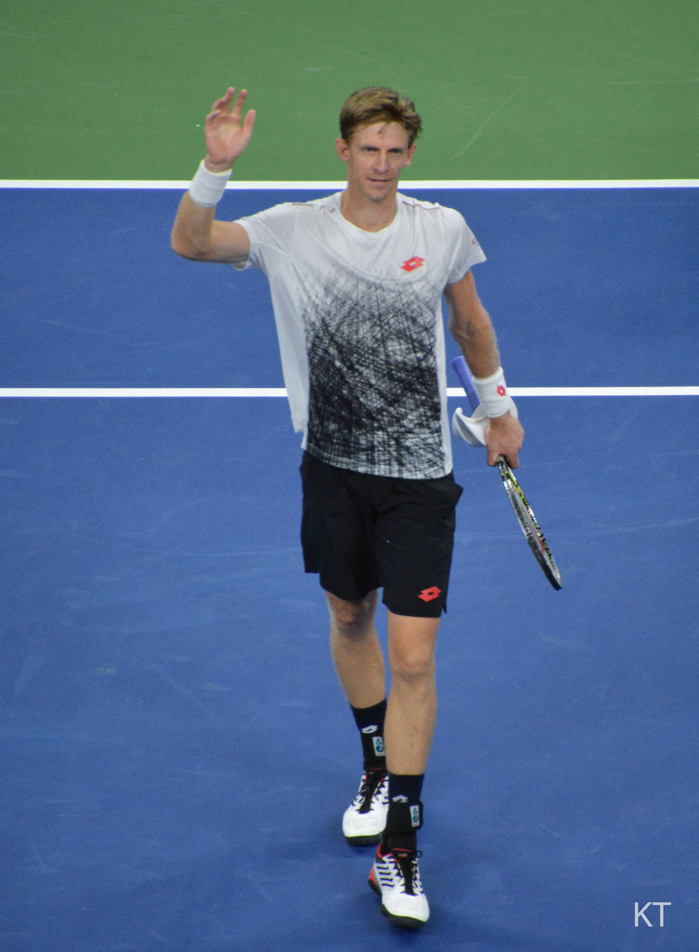 Kevin Anderson Waving Inside Court Wallpaper
