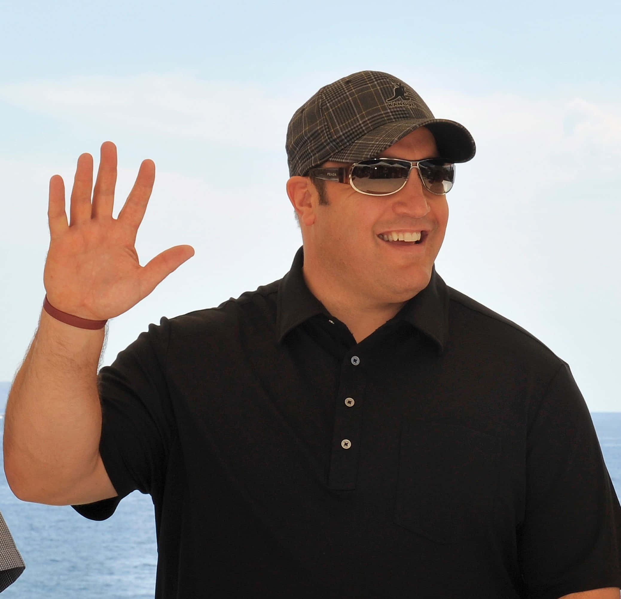 Actor and stand-up comedian, Kevin James Wallpaper