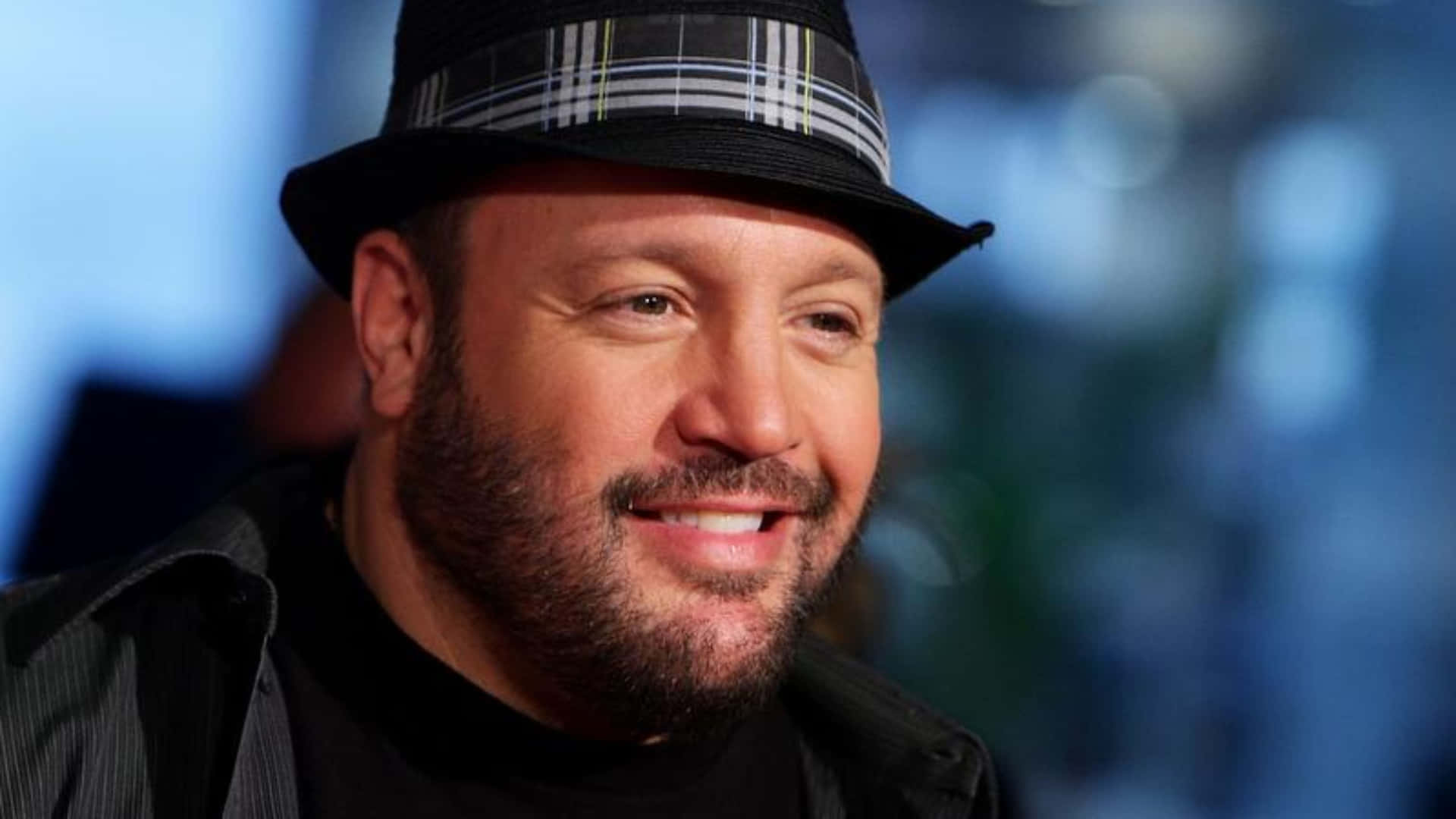Actor Kevin James is smiling widely Wallpaper