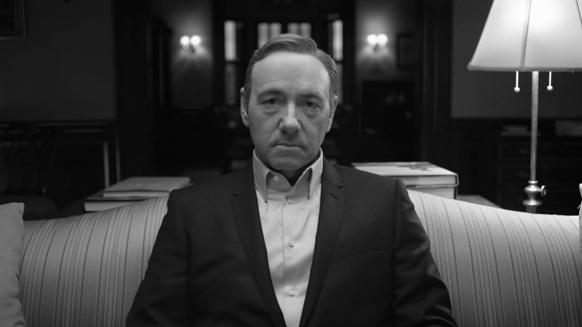 Kevinspacey I Ett Tomt Rum House Of Cards. Wallpaper