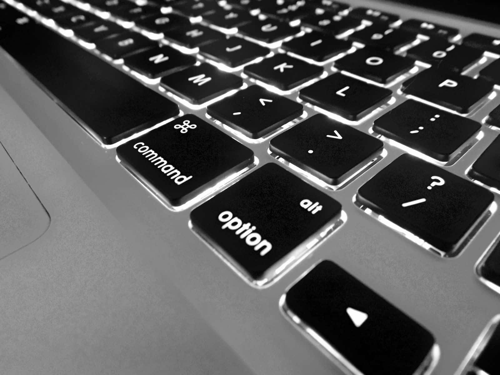 Etsort-hvidt Billede Af Et Tastatur.