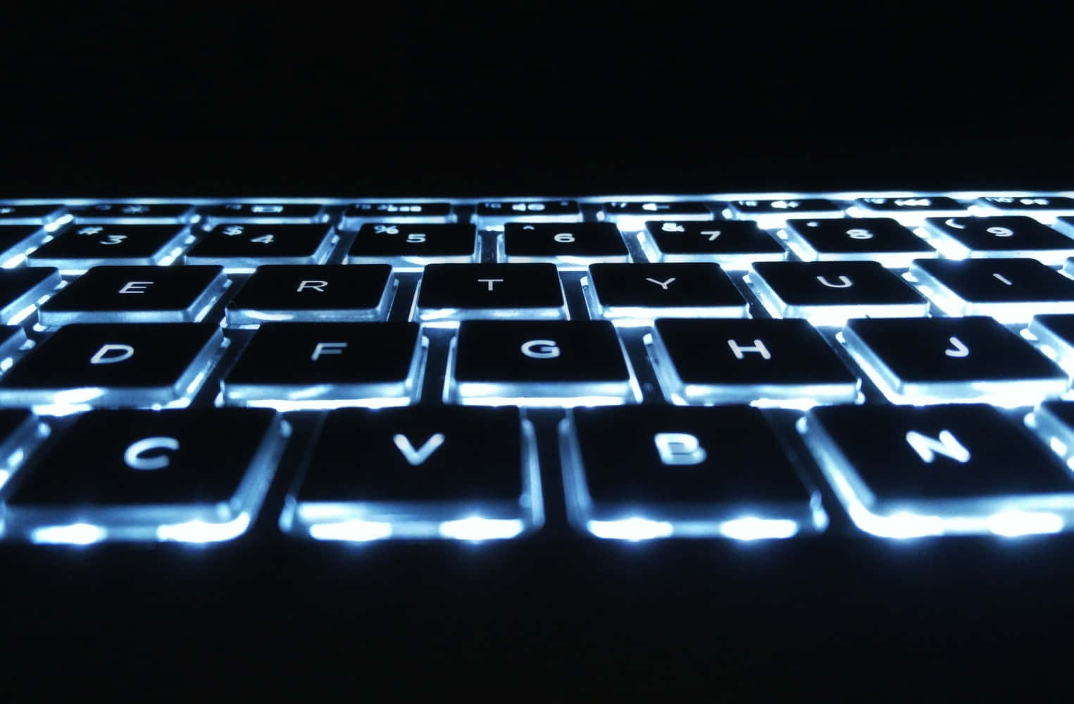 Eineweiße Tastatur Mit Weißen Lichtern