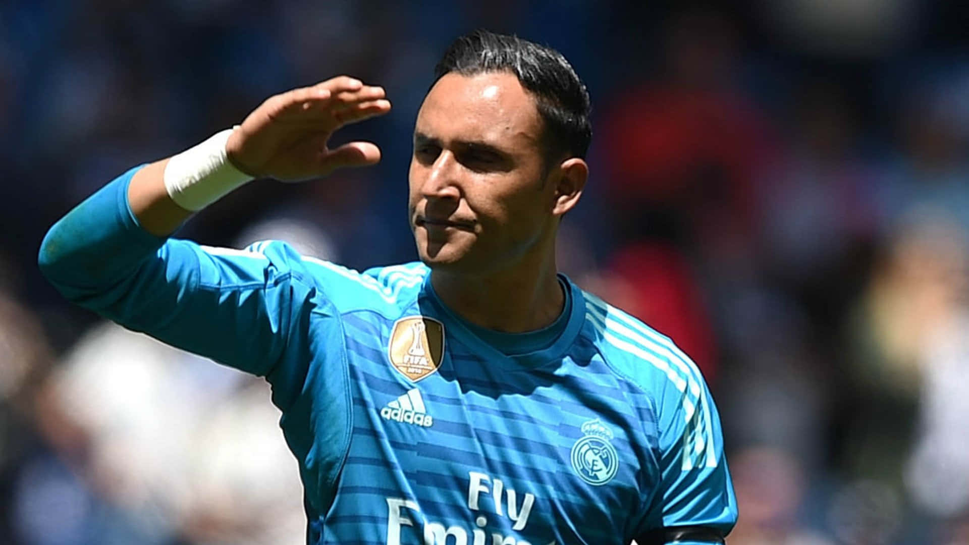 Keylor Navas Dalam Aksi Selama Pertandingan Sepak Bola Wallpaper