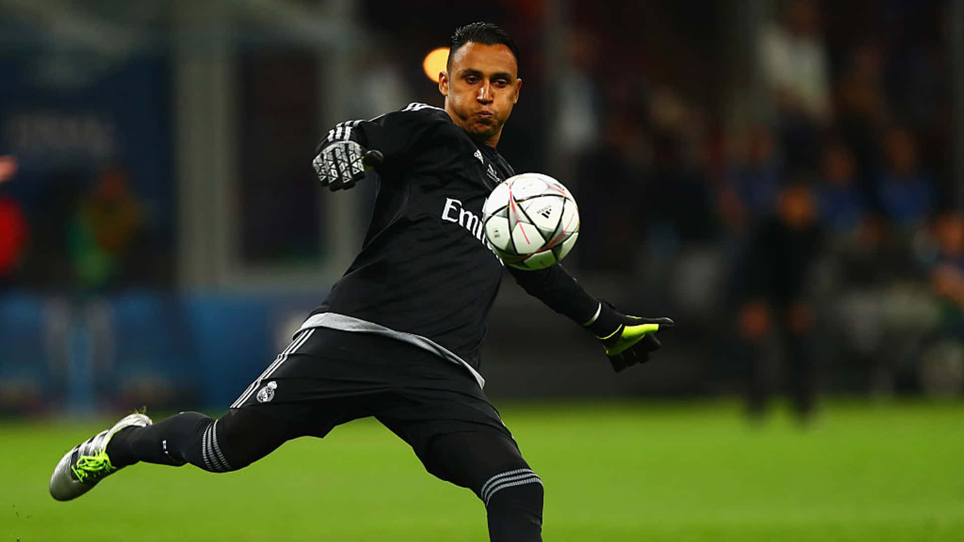 Keylor Navas in action - The world-class goalkeeper dominating the field Wallpaper