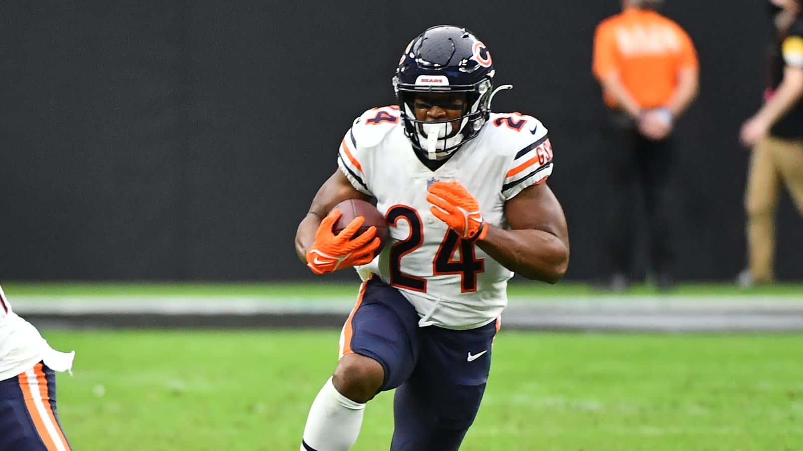 Download Khalil Herbert Chicago Bears Running Back Action Wallpaper