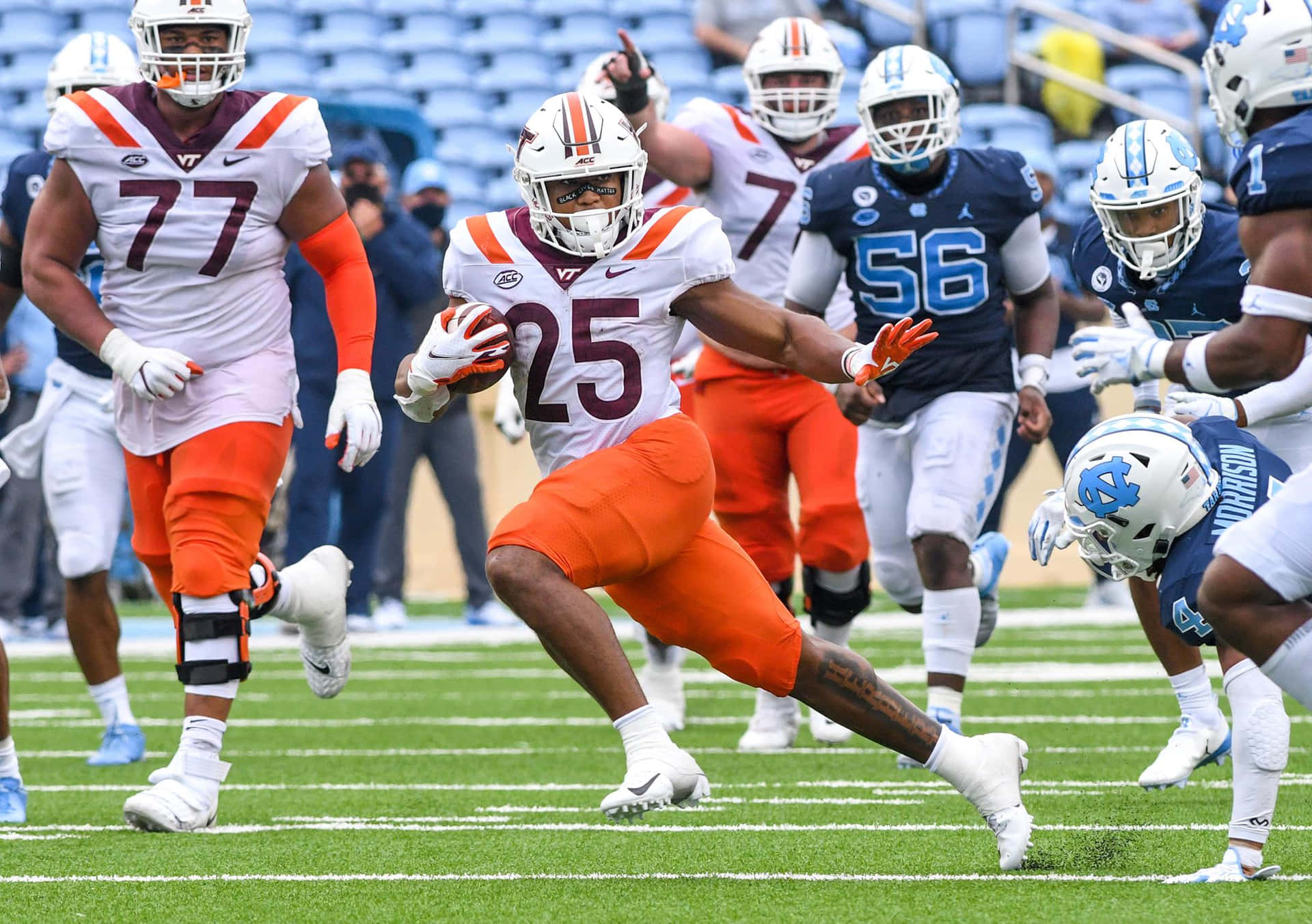 Khalil Herbert Virginia Tech Voetbal Actie Achtergrond