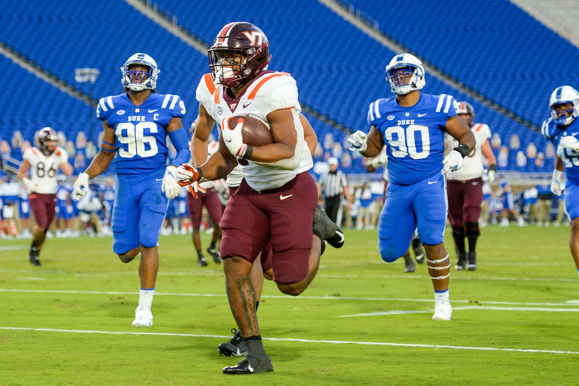 Khalil Herbert Virginia Tech Voetbal Actie Achtergrond