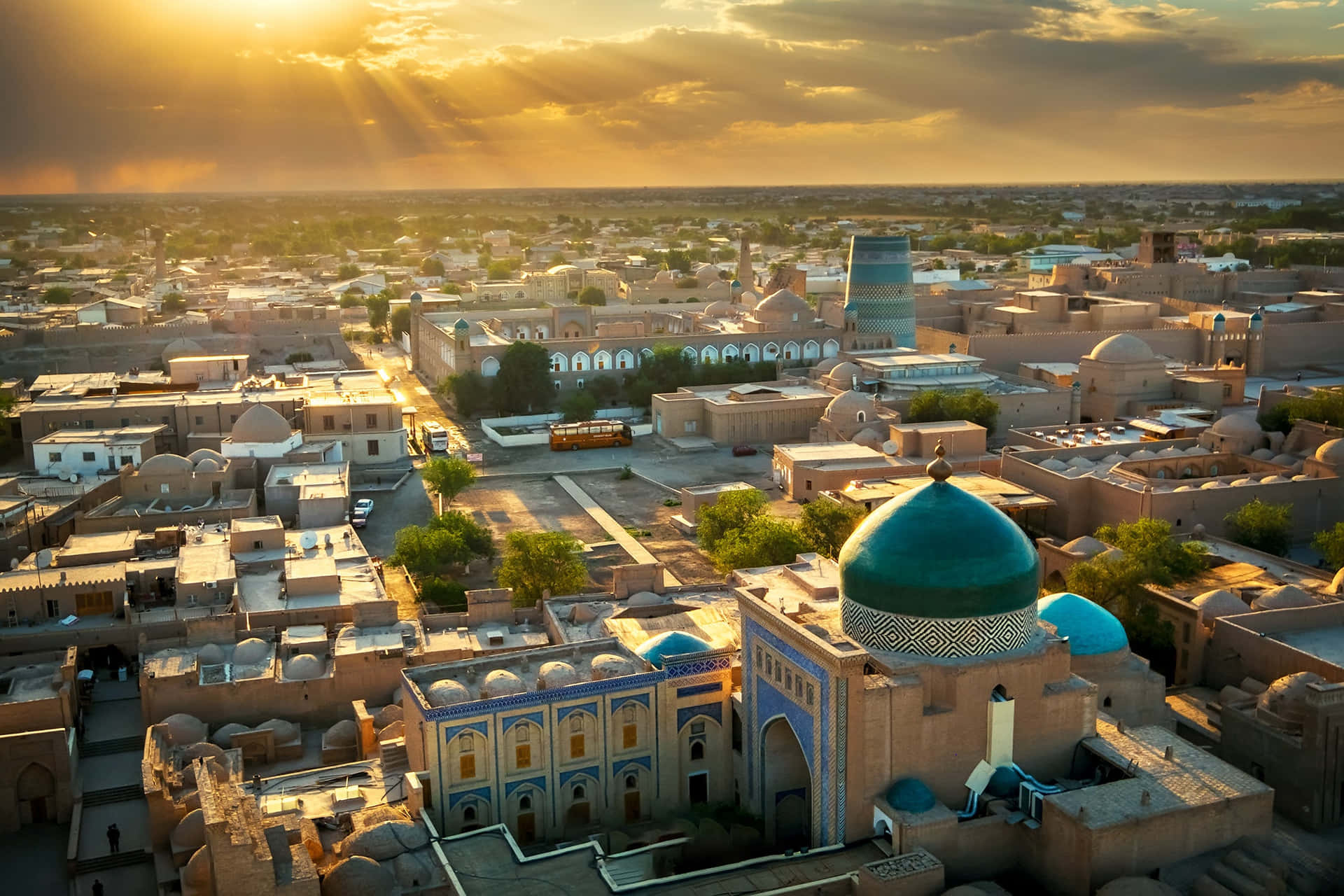 Vistade La Ciudad De Khiva Al Atardecer. Fondo de pantalla