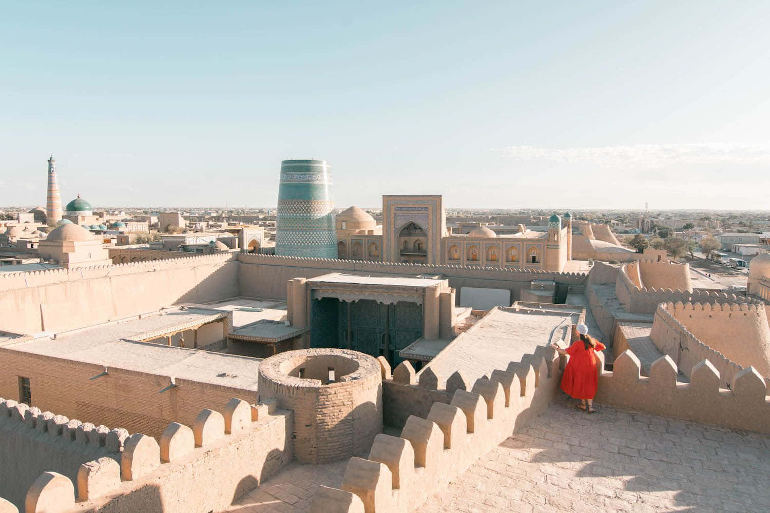 Estructurasde Khiva En Un Día Soleado Fondo de pantalla