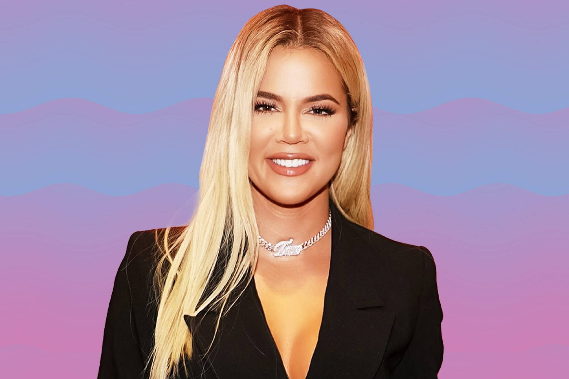 Khloe Kardashian Smiling Gorgeously Wallpaper