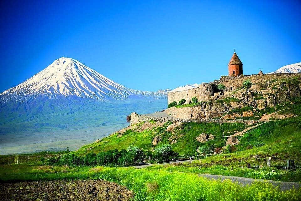 Khorvirap Und Die Landschaft Des Berges Ararat Wallpaper