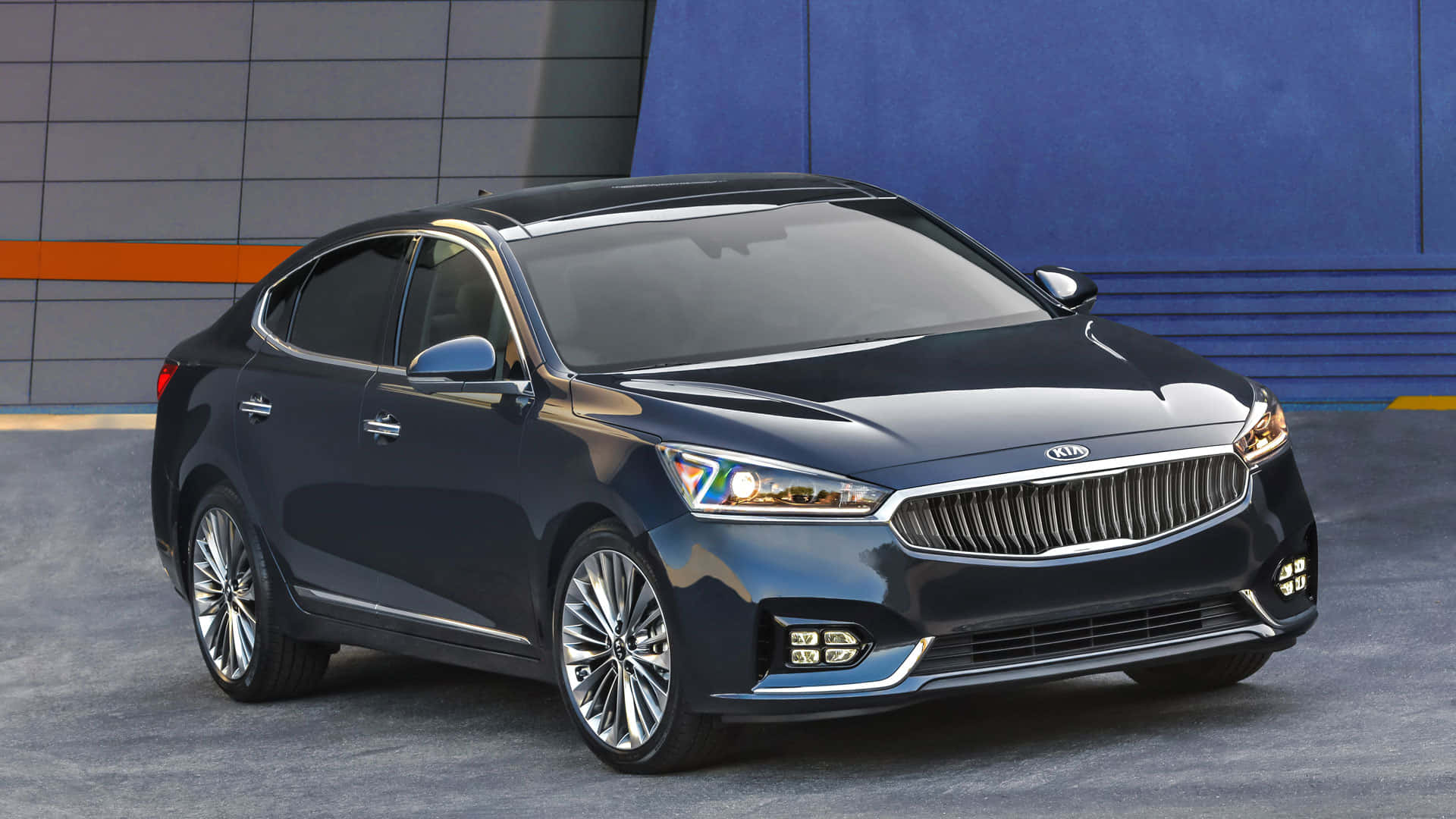 2019 Kia Cadenza parked in a picturesque urban setting Wallpaper