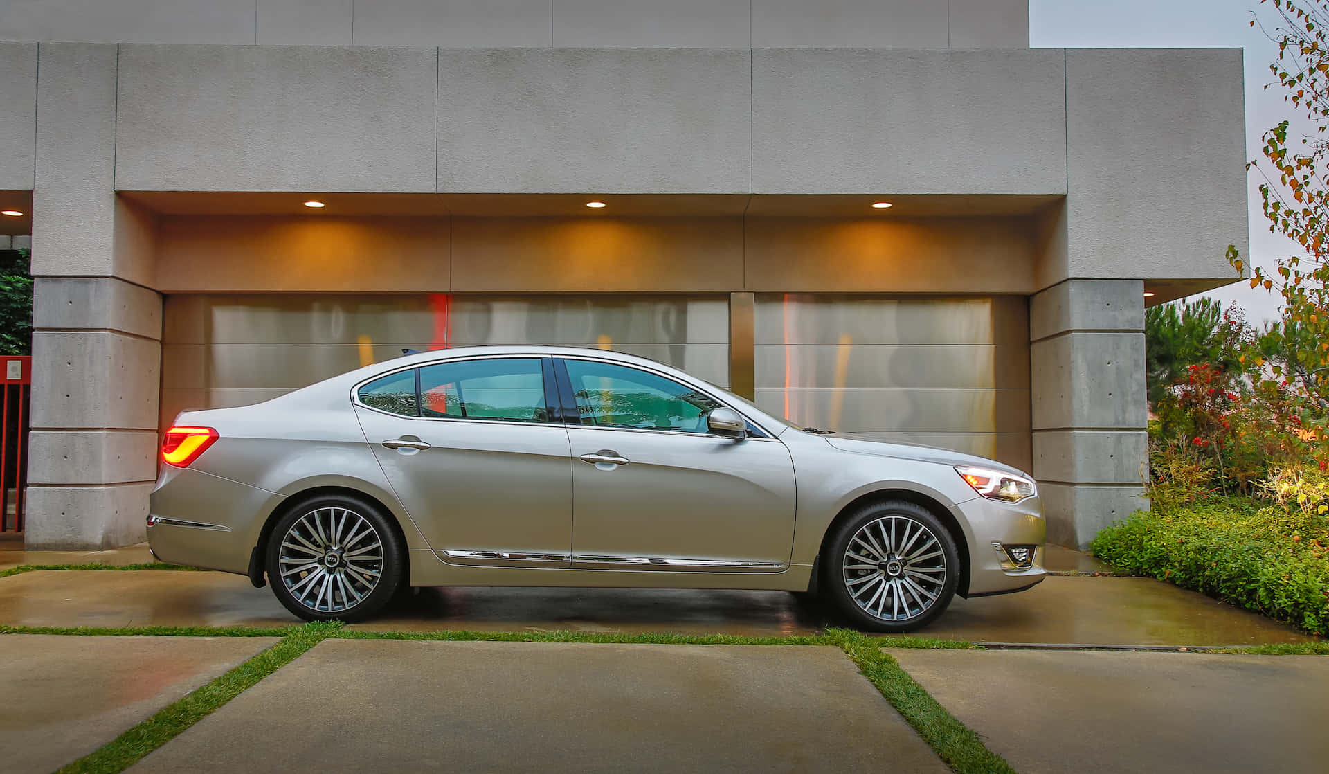 Kia Cadenza: Sleek and Sophisticated Wallpaper