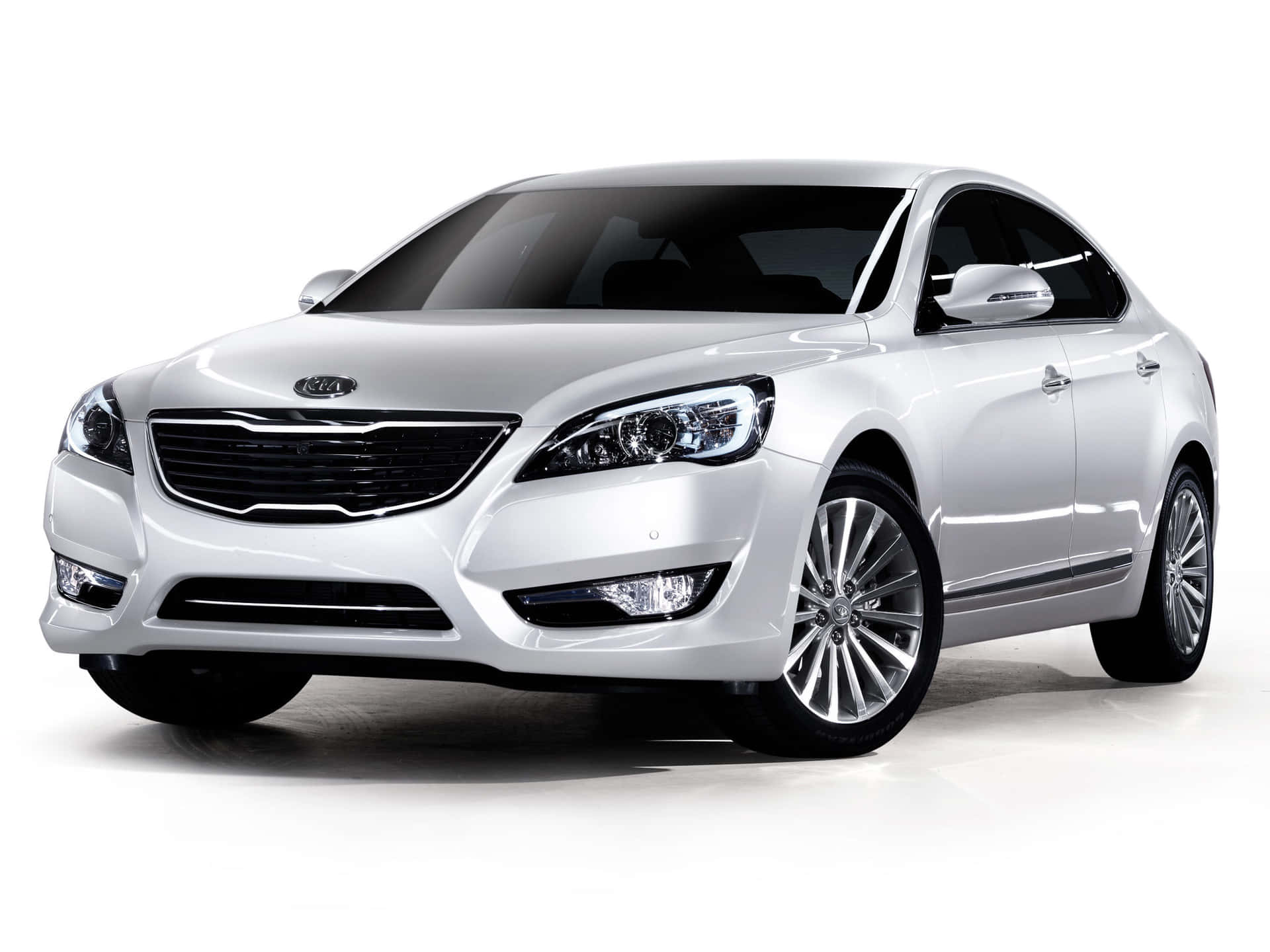 Sleek and Luxurious Kia Cadenza in Motion Wallpaper