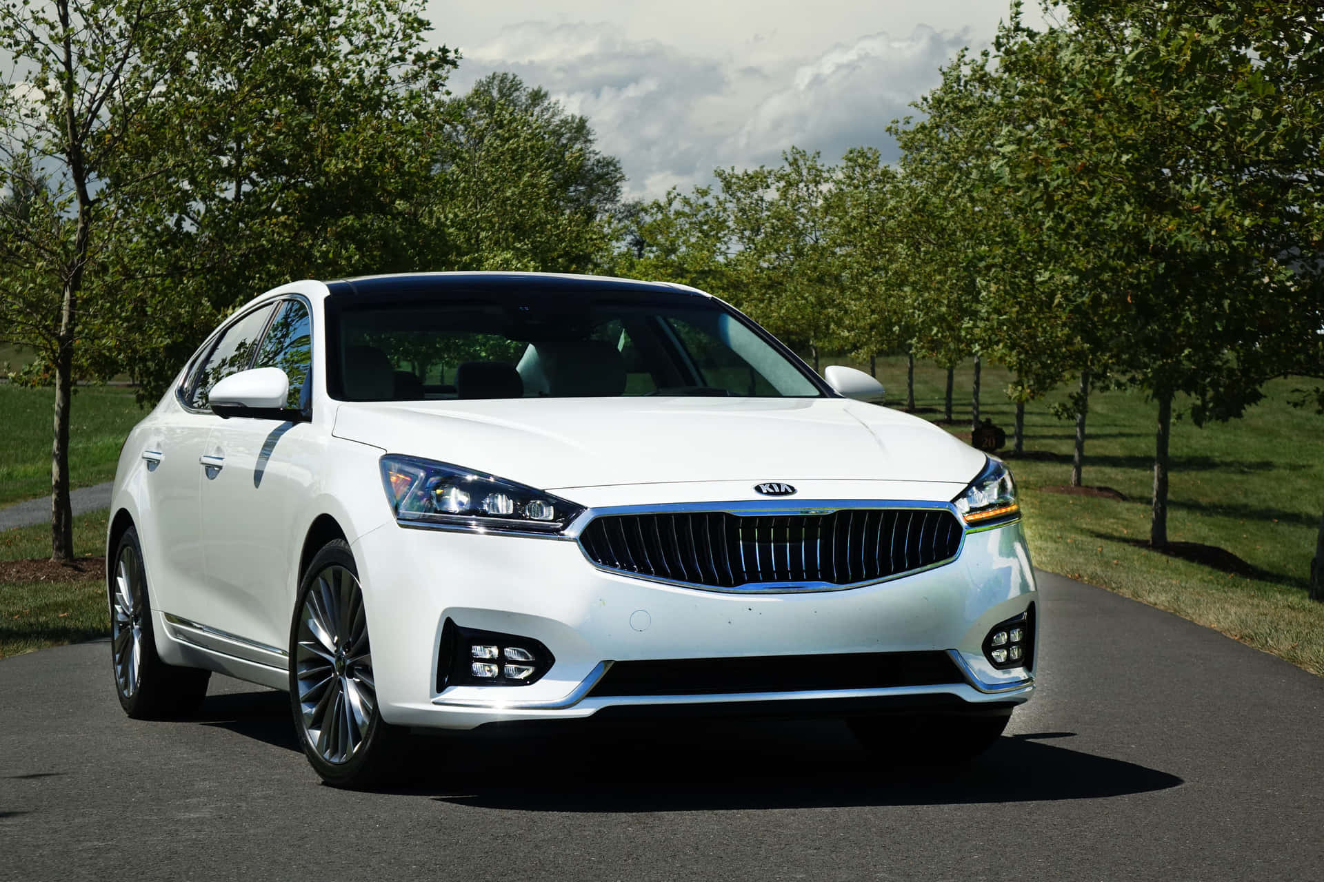 Sleek Silver Kia Cadenza on the Road Wallpaper