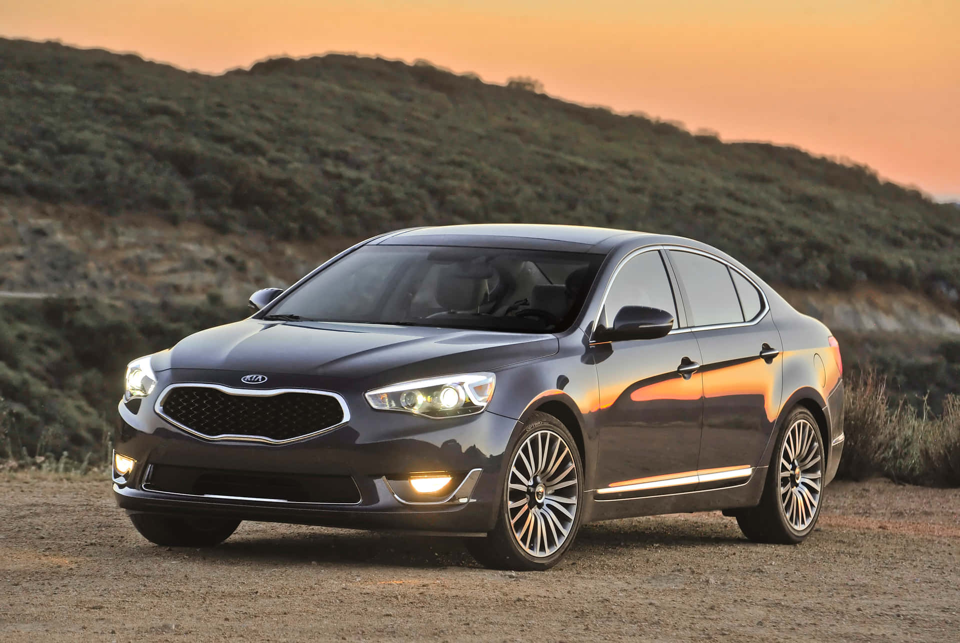 Sleek and Stylish 2021 Kia Cadenza on the Road Wallpaper