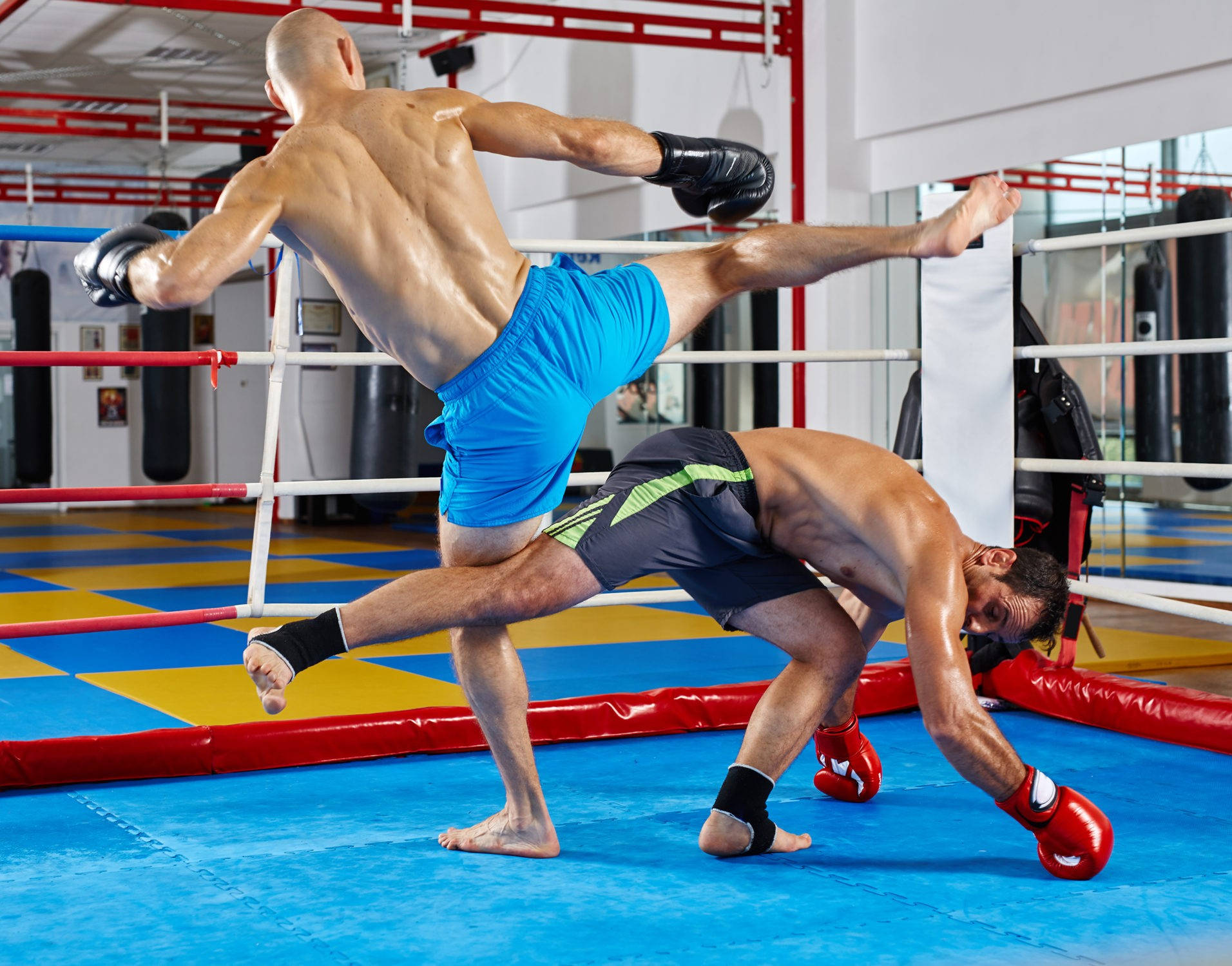 Combattimentodi Sparring Di Kickboxing In Palestra Sfondo