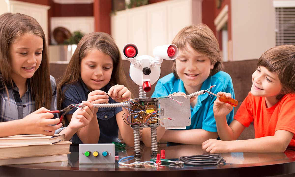 Kids Assembling Robot Project Wallpaper