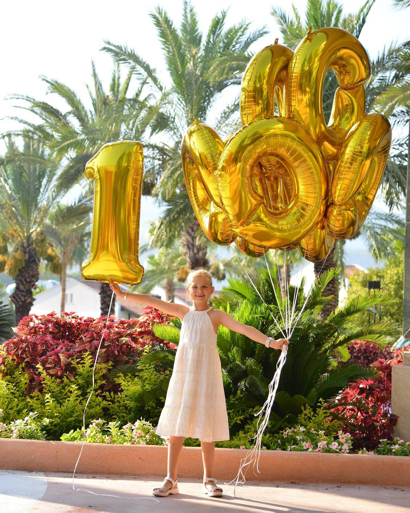 Kids Diana Show Celebratory Balloons Background