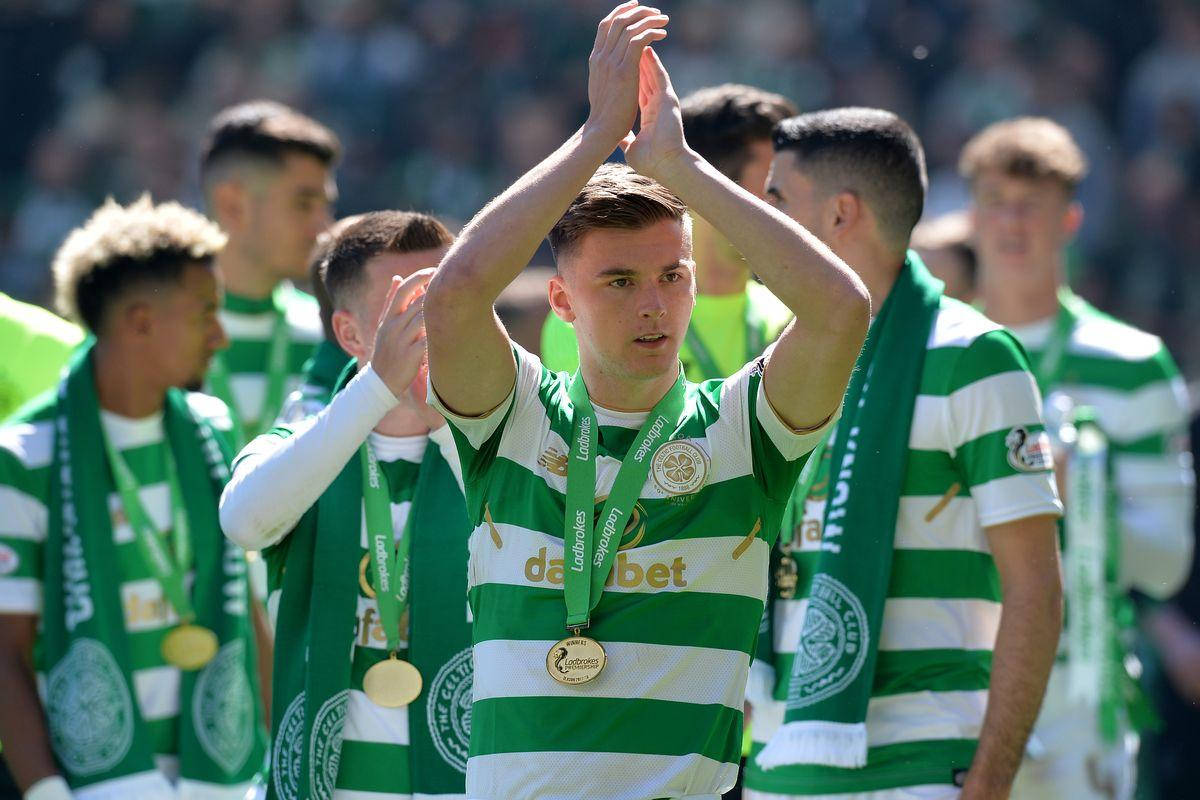 Kierantierney Och Laget Med Medaljer. (assuming This Refers To A Wallpaper Featuring Kieran Tierney And His Team With Their Medals.) Wallpaper