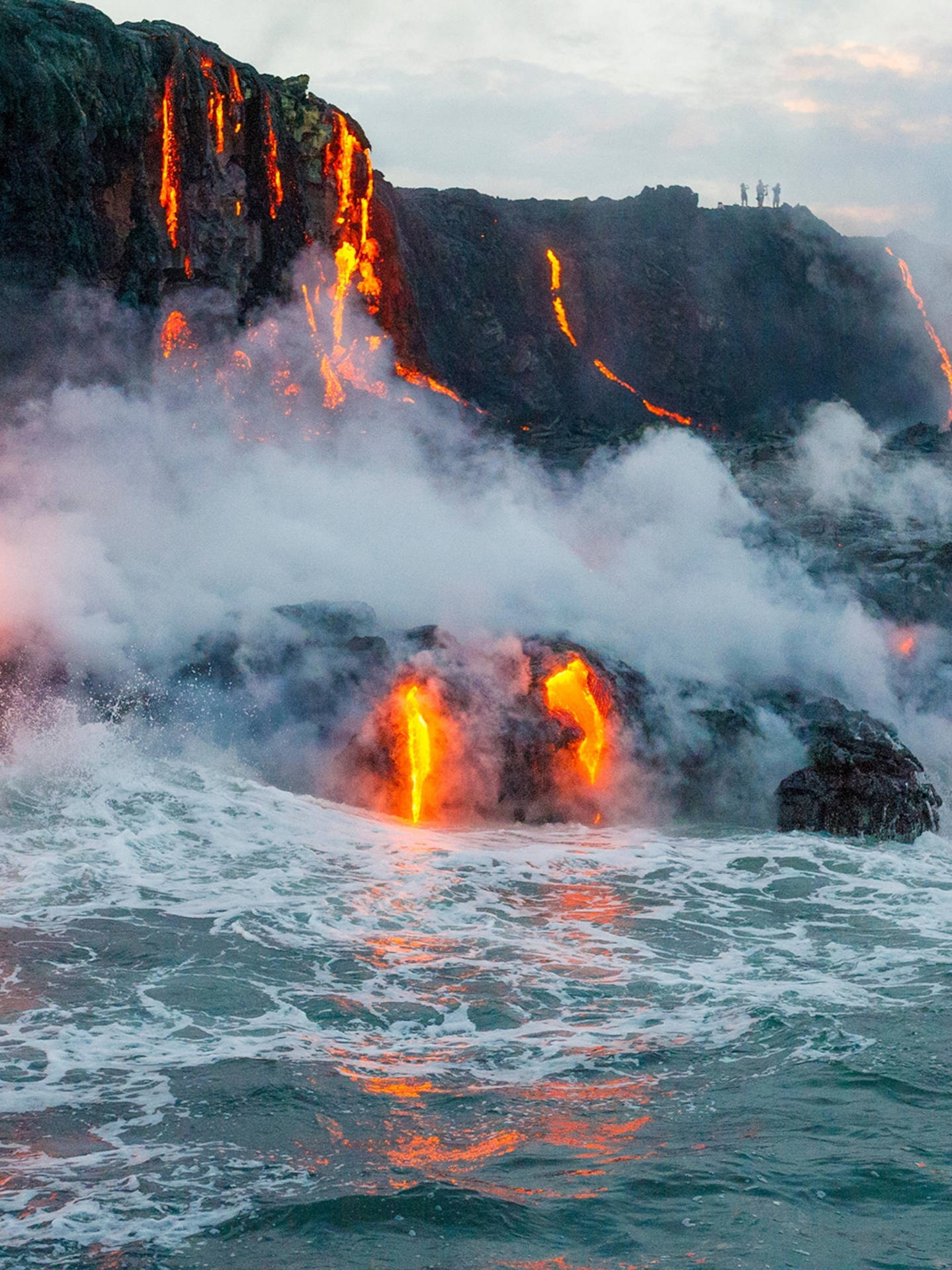 Kilauea-vulkanen lader lava flyde til havet. Wallpaper