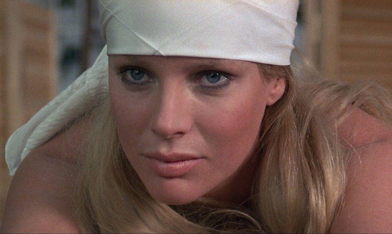 Kimbasinger Som Domino Petachi. (this Would Make A Great Wallpaper For Fans Of The Movie 