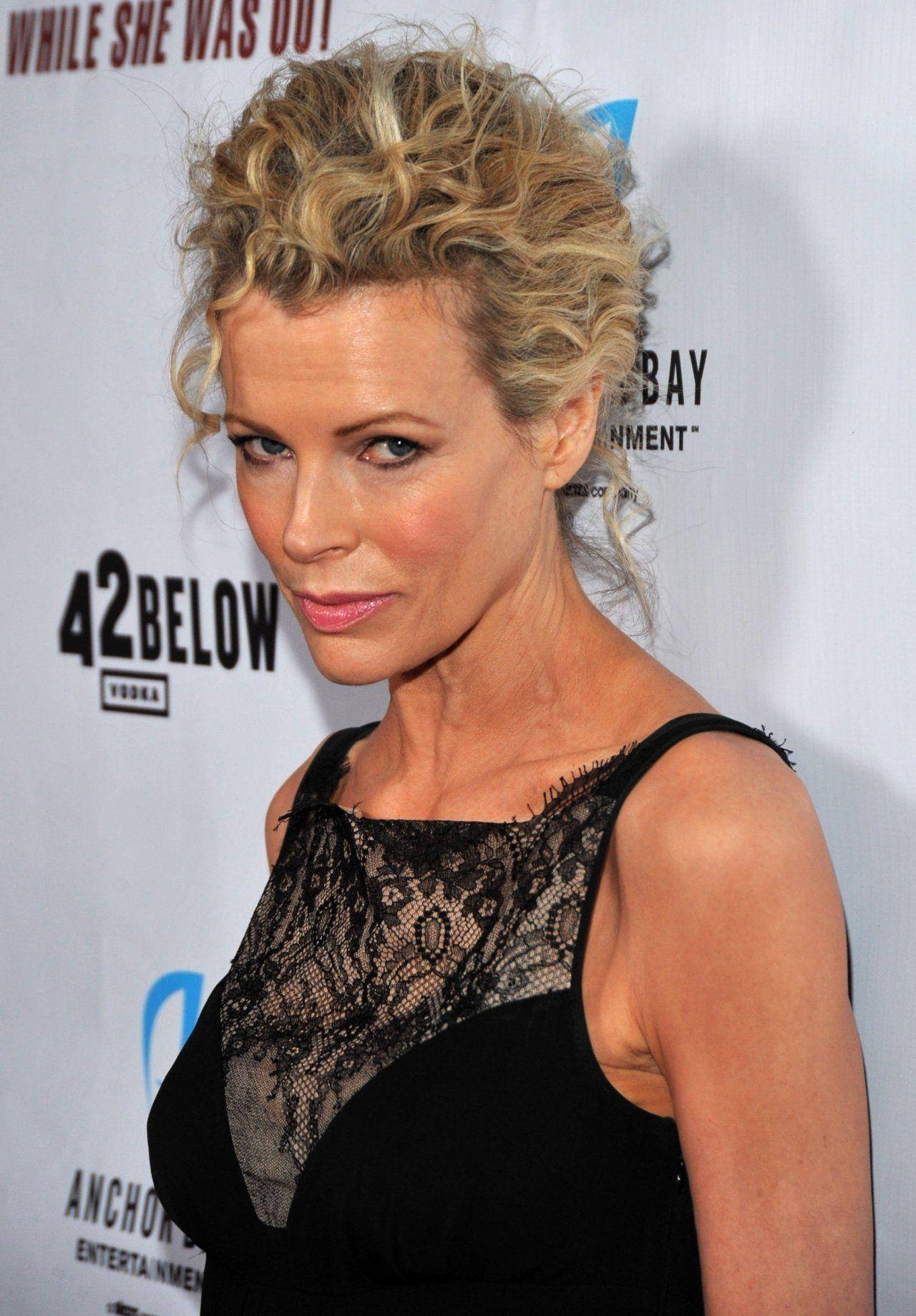Kim Basinger Looking Dazzling at "While She Was Out" Premiere, 2008 Wallpaper