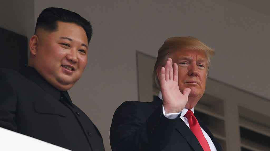 Kimjong Il E Donald Trump Salutano La Folla