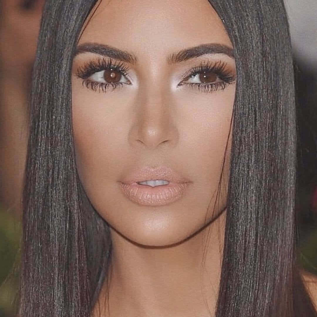 Kimkardashian Intar En Fantastisk Posering