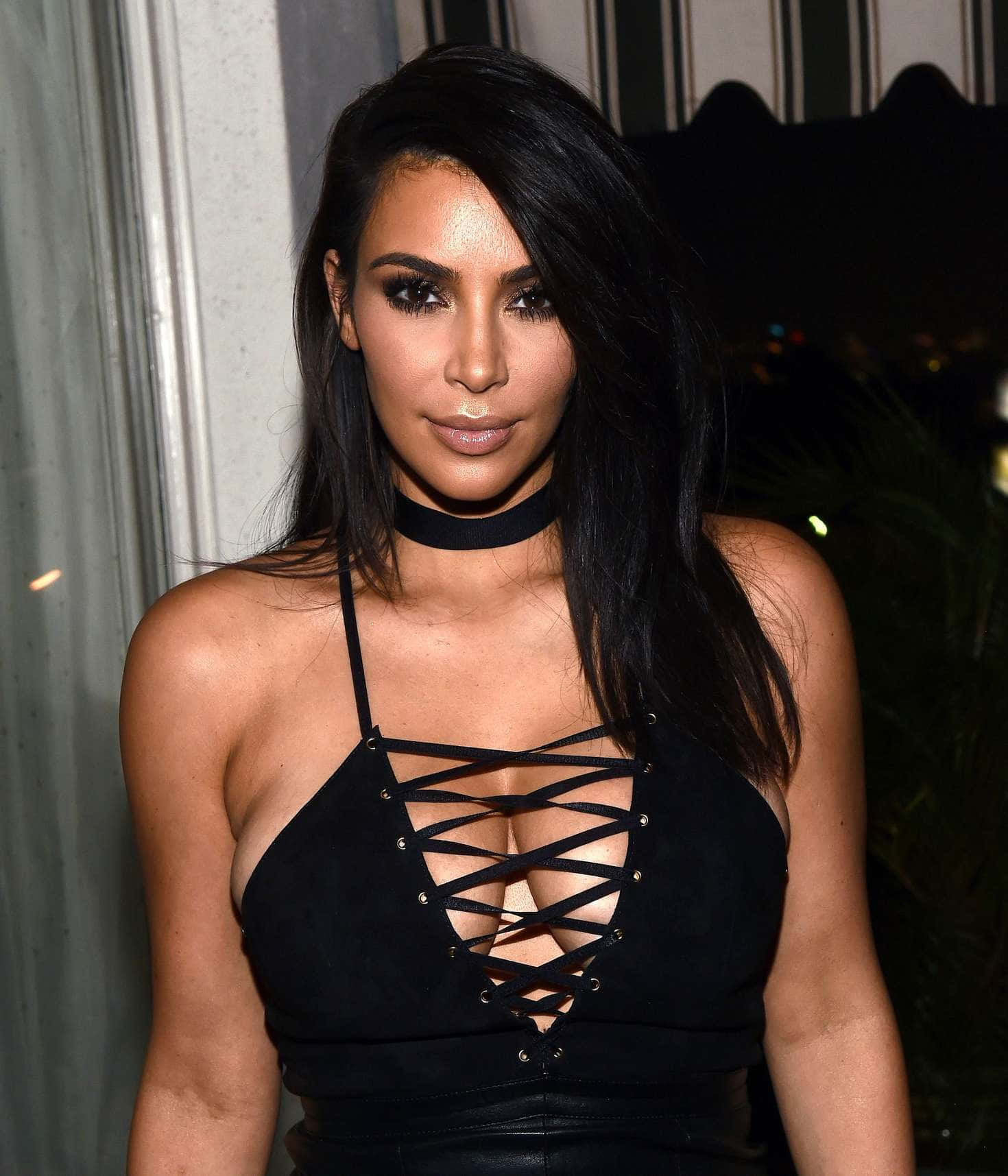 Kim Kardashian Flaunts Her Curves