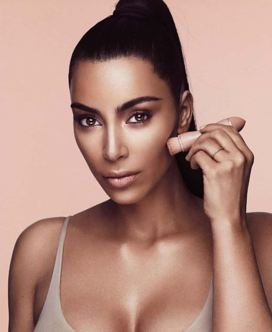 Kimkardashian Strålar I Den Senaste Brudklädsel