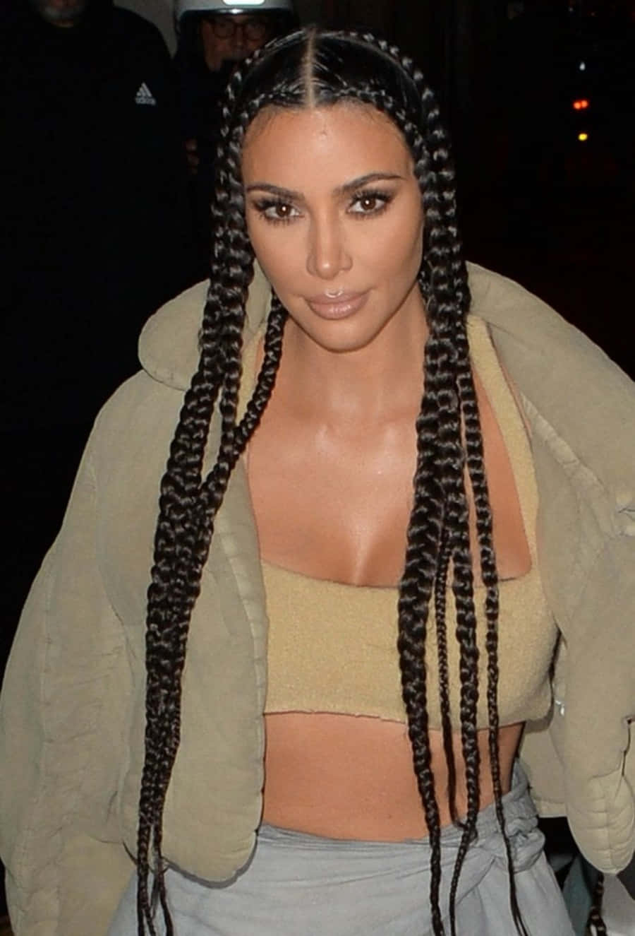 Kimkardashian Besticht Mit Ihrem Neuesten Glamurösen Aussehen