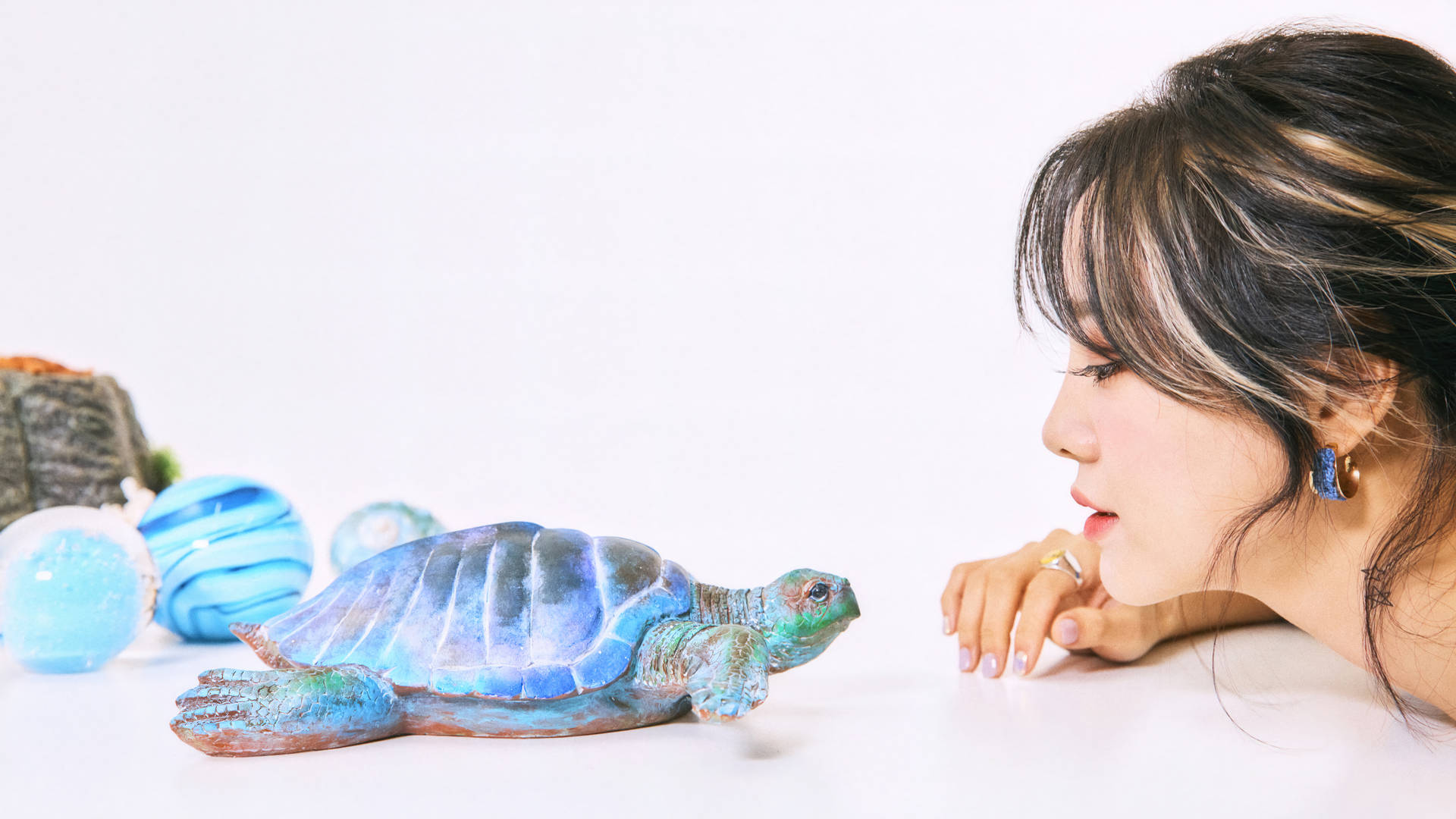 Kim Se Jeong And Turtle Wallpaper