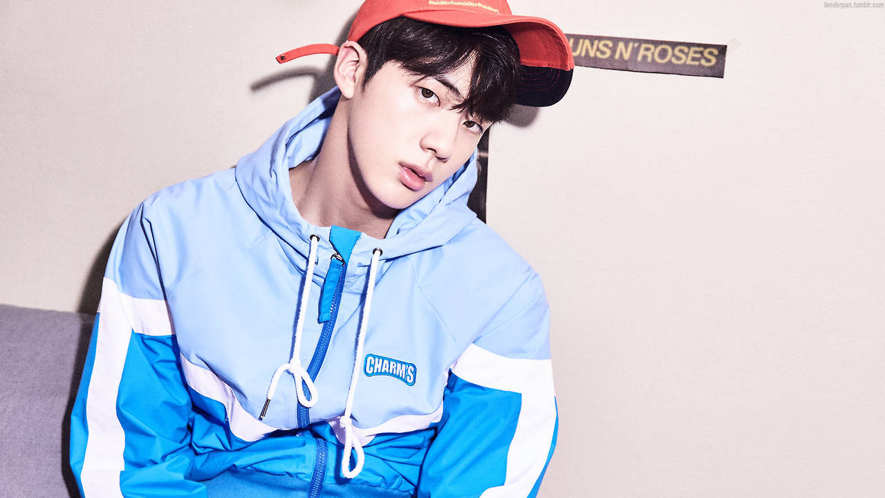 Kimseok Jin Usando Gorra Roja. Fondo de pantalla
