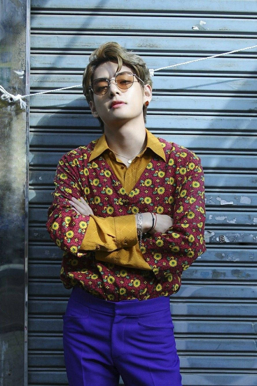 Kim Taehyung 2021 In '70s Outfit Wallpaper