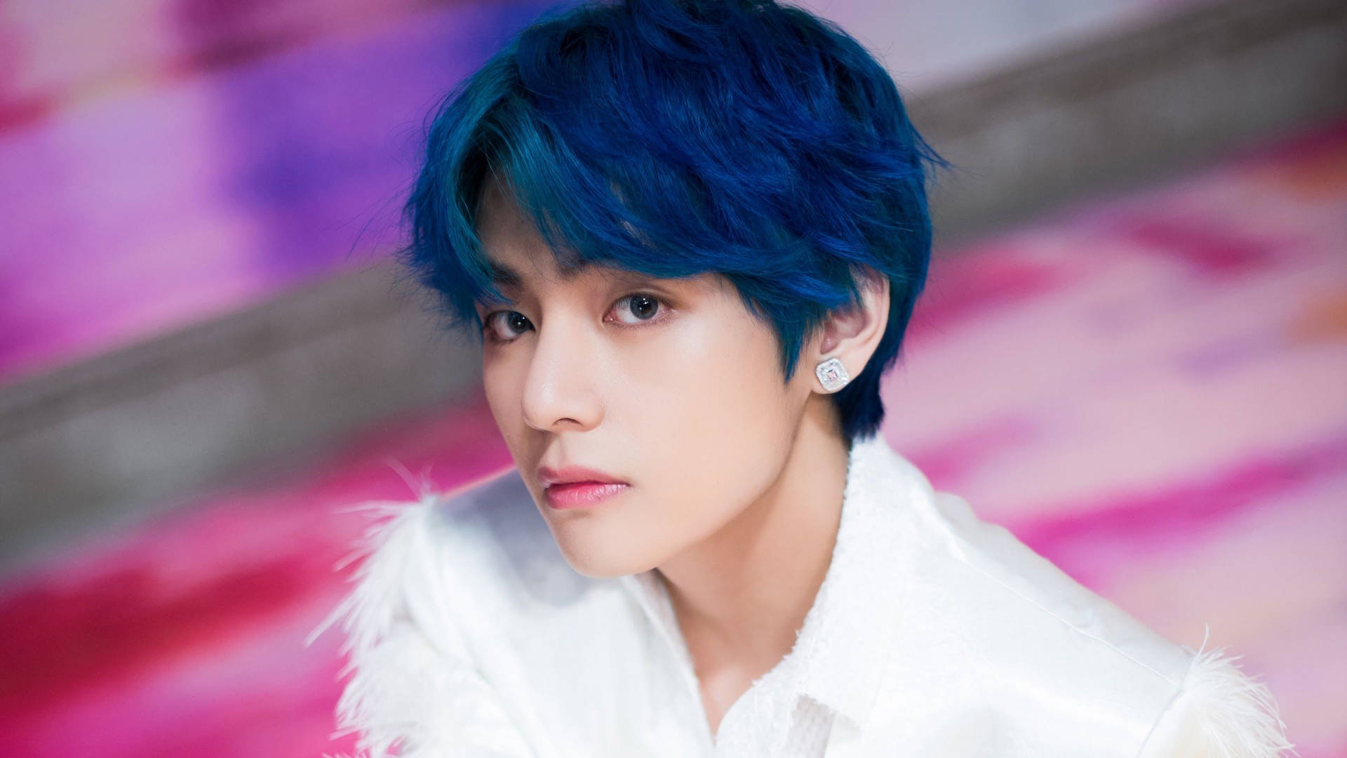 "kim Taehyung 2021: The Style Icon Of Bts Shines With Unmatched Charisma" Wallpaper