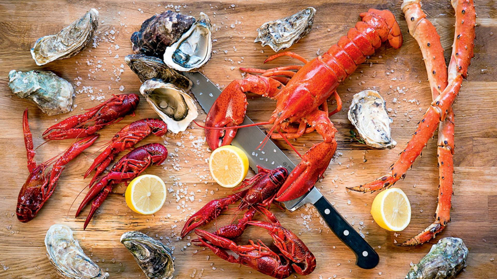 King Crab Legs And Assorted Seafoods Wallpaper