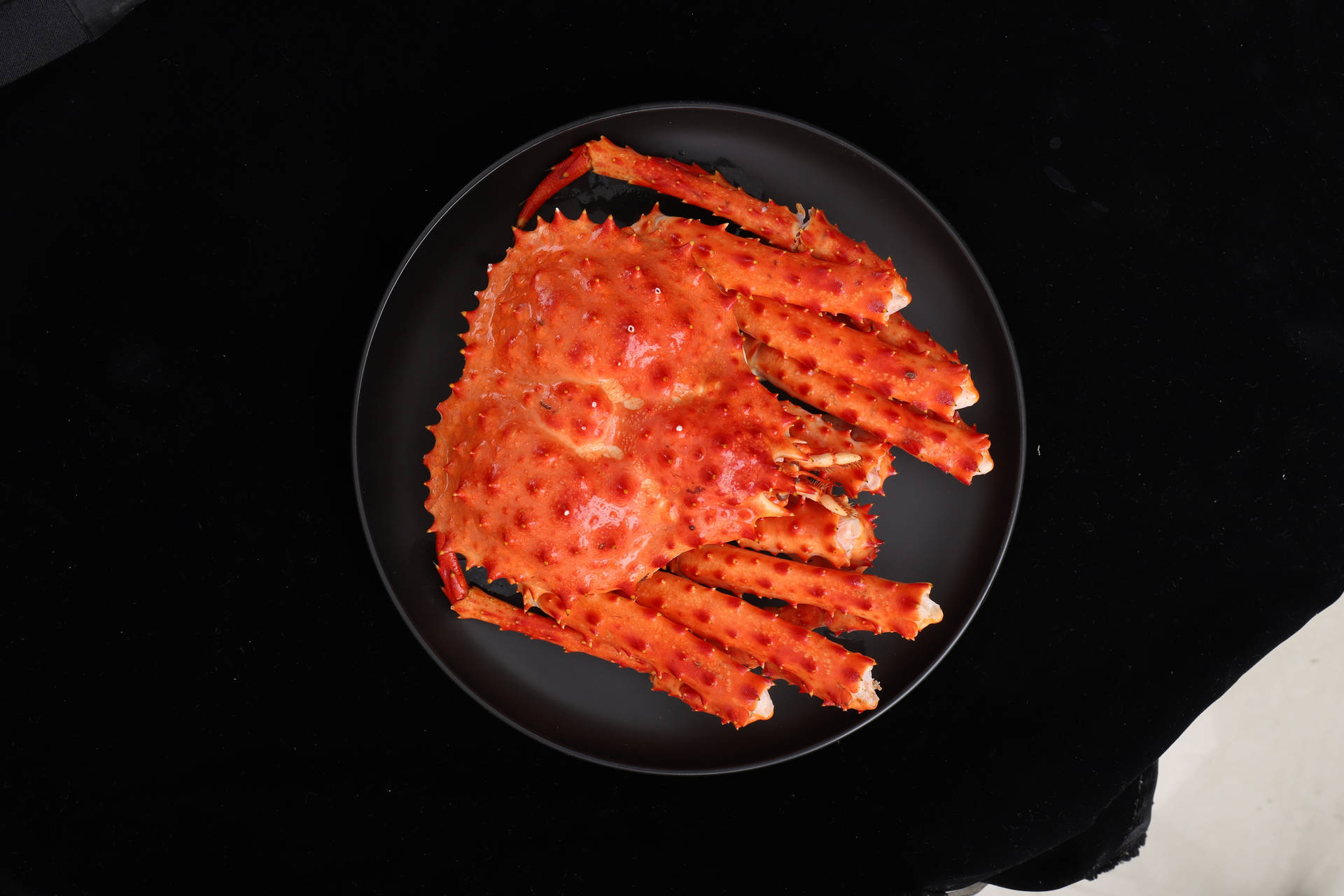Exquisite King Crab Served on a Nordic Plate Wallpaper