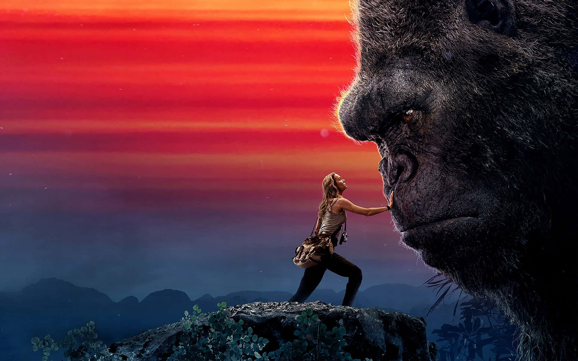Et King Kong moviesplakat med en kvinde stående ved siden af en gorilla Wallpaper